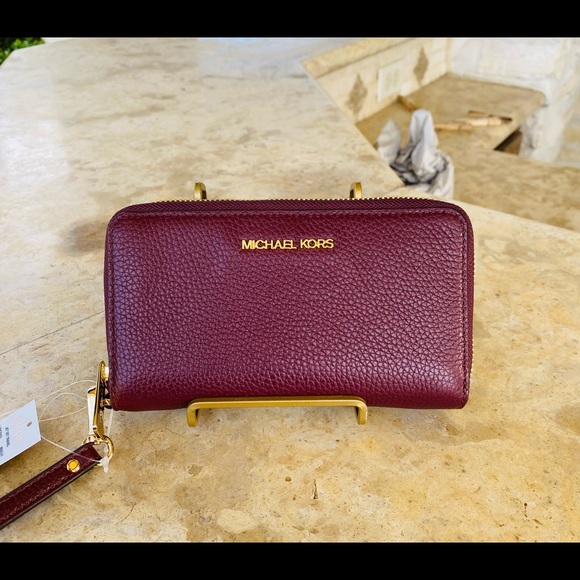 NWT - Picture 1 of 8